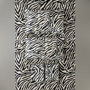 New Urban Outfitters UO Zebra Darcie Zebra Core Sheet Set Twin / Twin XL
